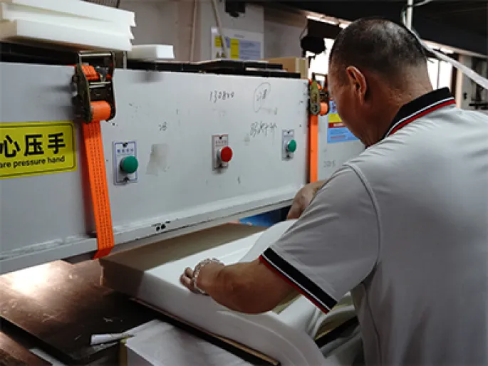 Hydraulic punch cutting