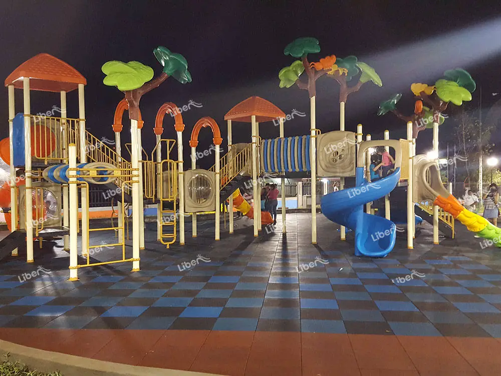 2outdoor playground-2.jpg