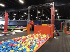 Customized Trapeze with Foam Pit in Indoor Trampoline Park