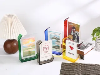 L-shaped photo frame