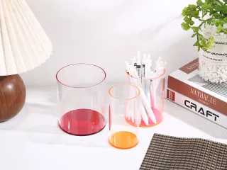 Cylindrical pen holder