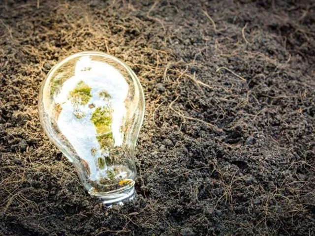 Product Introduction: LQX-DC500V-2-2 PV Combiner Box