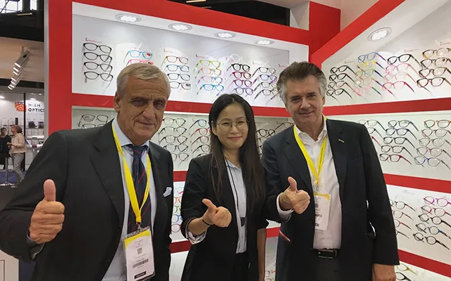 Group photo of customers