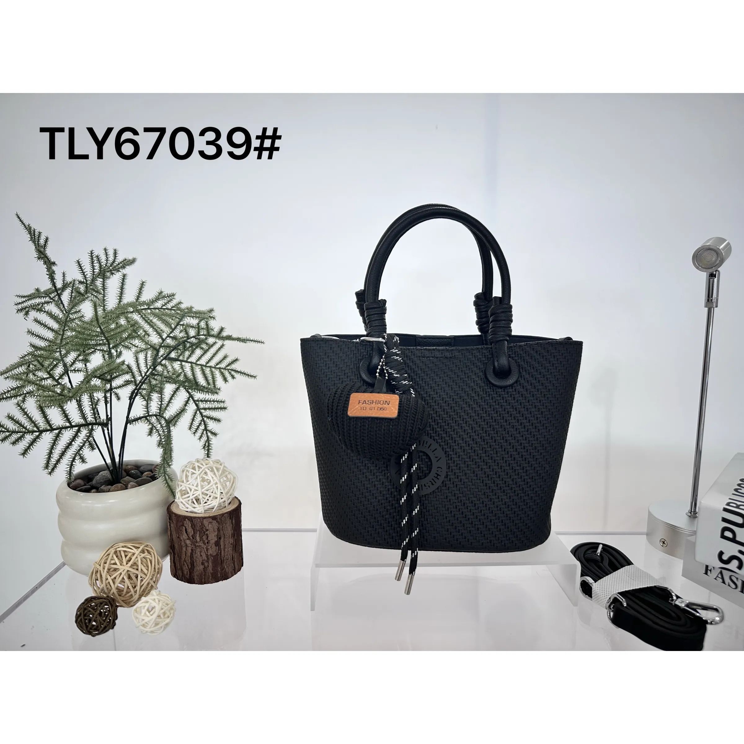 TLY67039
